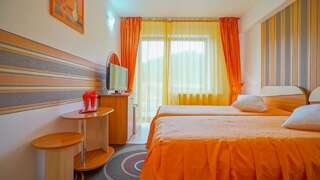 Мотели Motel Rolizo Brasov Брашов Двухместный номер с 2 отдельными кроватями и балконом-4
