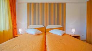 Мотели Motel Rolizo Brasov Брашов Двухместный номер с 2 отдельными кроватями и балконом-5