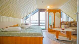 Мотели Motel Rolizo Brasov Брашов Трехместный номер с балконом-1
