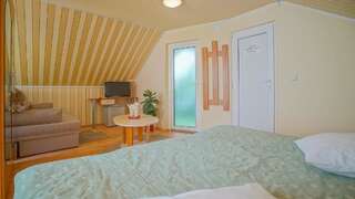 Мотели Motel Rolizo Brasov Брашов Трехместный номер с балконом-7