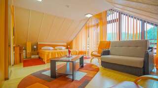 Мотели Motel Rolizo Brasov Брашов Трехместный номер с балконом-18